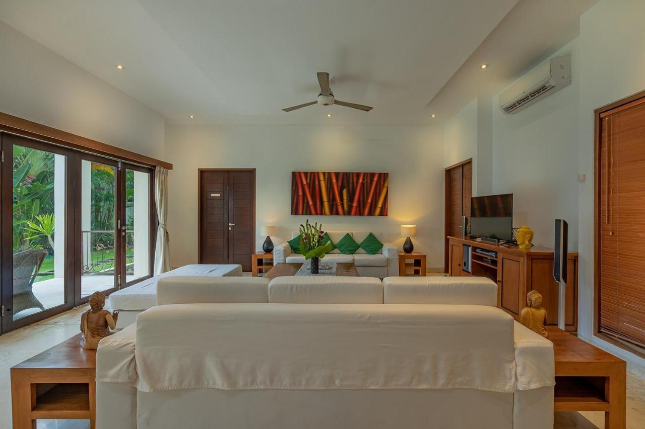 Bali Villa Lotus เซมินยัค ภายนอก รูปภาพ