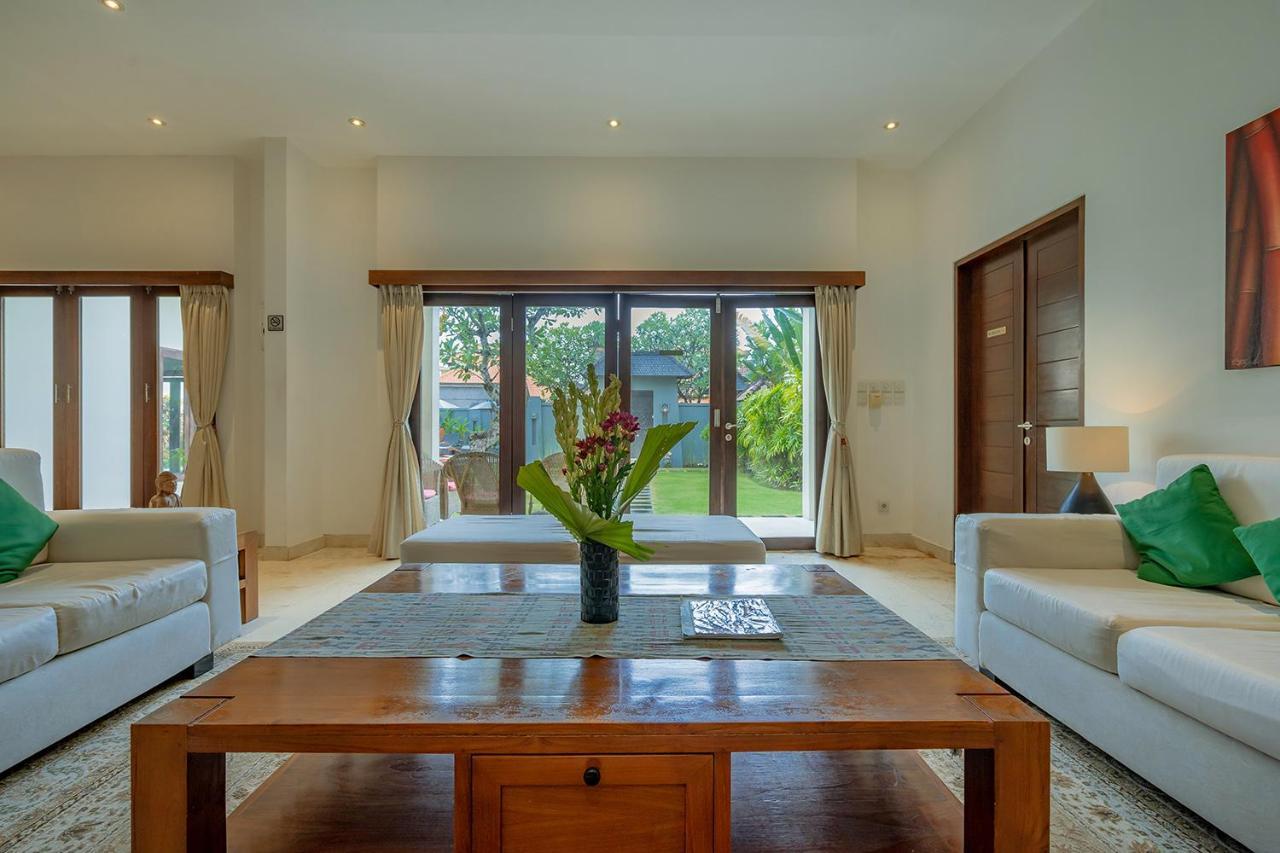 Bali Villa Lotus เซมินยัค ภายนอก รูปภาพ